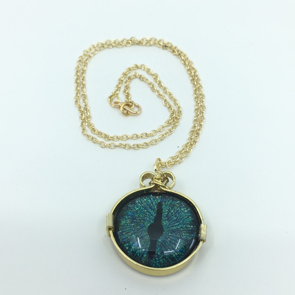 Hand Crafted Wire Wrapped Dragon Eye Pendant And Chainlink Necklace Gold Tone